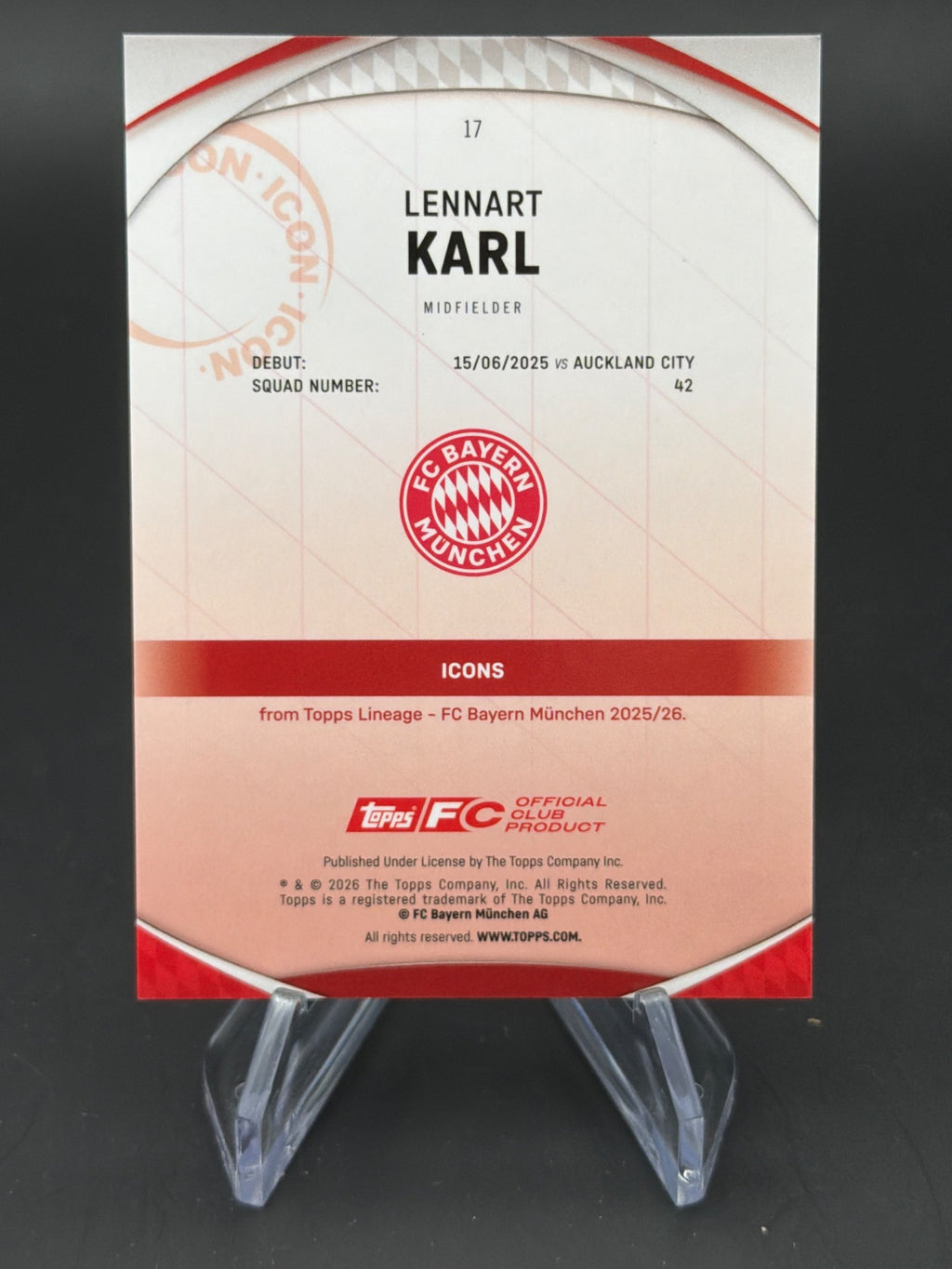 2026 Topps Lineage FC Bayern München 17 Lennart Karl RC /50 – Bild 2