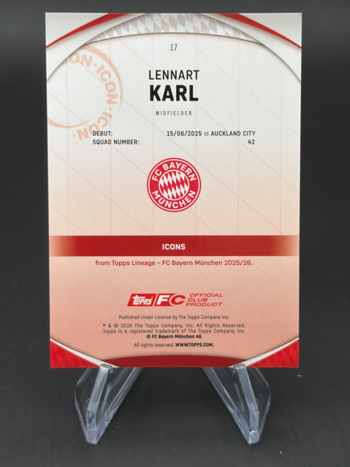 2026 Topps Lineage FC Bayern München 17 Lennart Karl RC /50 – Bild 2