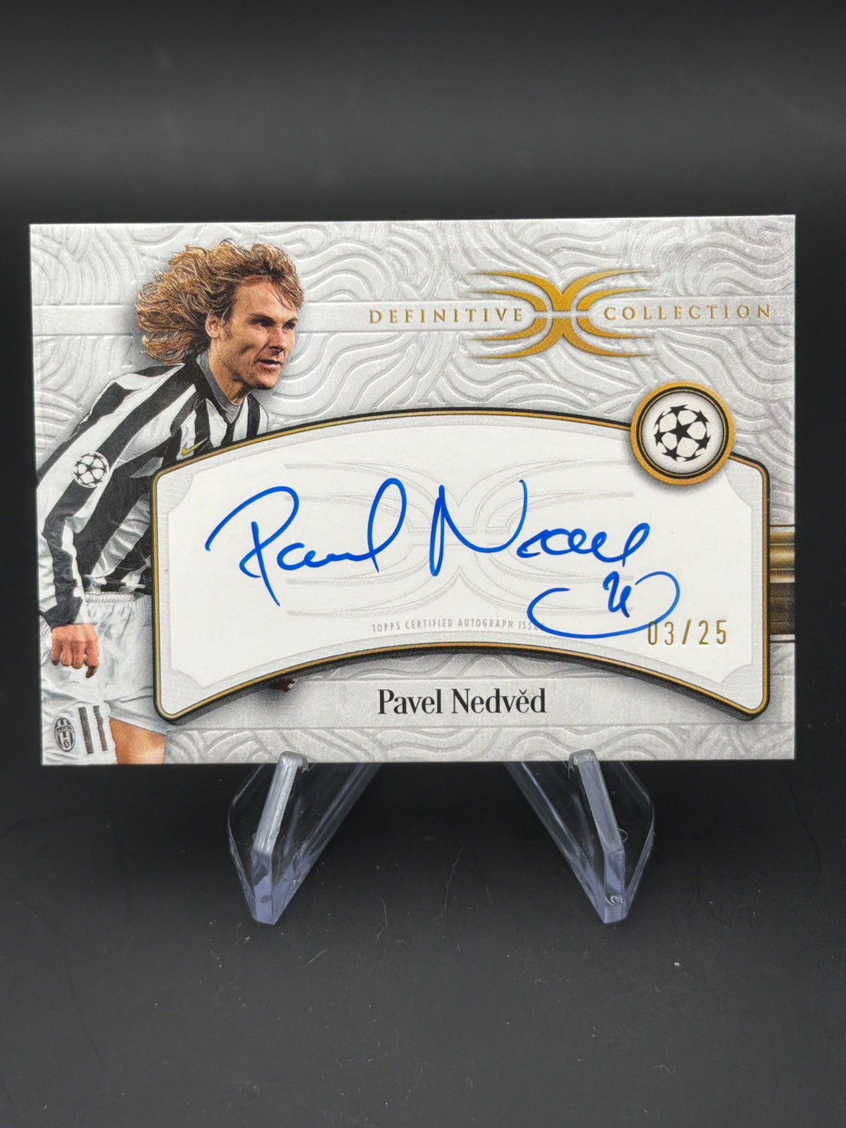 2024 Topps Defintive UCC 24/25 LA-PN Pavel Nedved /25 Auto – Bild 1